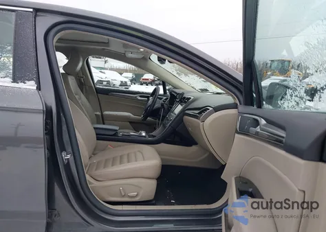 2019 Ford Fusion Hybrid Sel z USA, uszkodzony, nr VIN 3FA6P0MU2KR192839